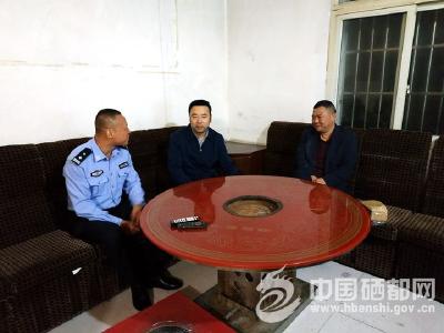 市领导到板桥镇和大峡谷督办精准扶贫与“扫黑除恶”工作