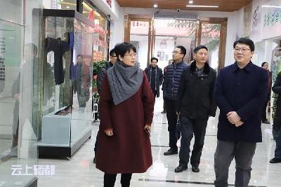 省新闻出版广电局考核组检查恩施市全民阅读