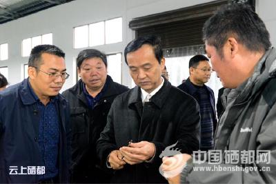 向前进：以真挚的为民情怀把扶贫工作做细