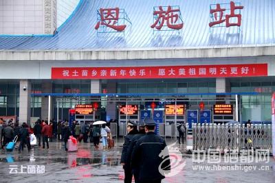 【图片新闻】春运保障进行时