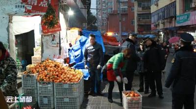 恩施城管加强市容秩序管理迎新春 