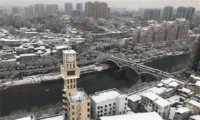 旧建筑巧妙换新颜 恩施州城清江桥头矗起西洋钟楼
