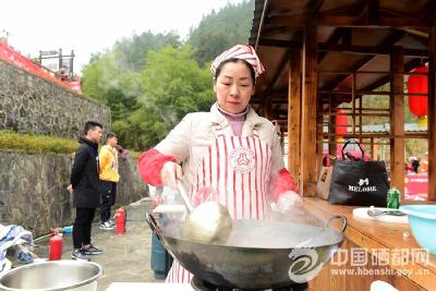 厨艺比拼庆“三八”