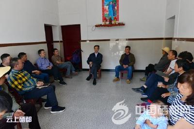 向前进：紧扣标准 善作善成 着力解决突出问题