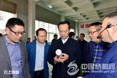 向前进：重点突破 全力推动工业经济快速健康发展