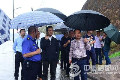 向前进调研州城重点项目建设