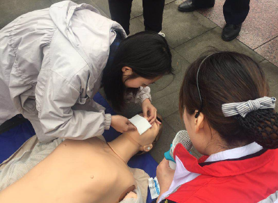 《志愿者在行动》  