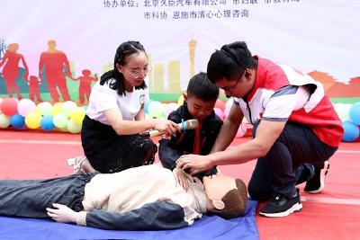 市妇联：小手拉大手 以爱心构筑和谐