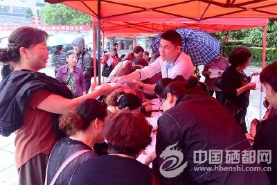 恩施州、市、乡三级纪委联动开门接访