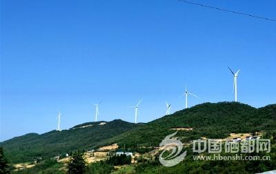 【图说恩施】大山顶的“风机阵”