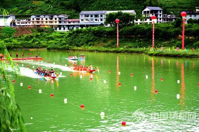 赛龙舟品玉露 第二届文化旅游节闹翻龙马