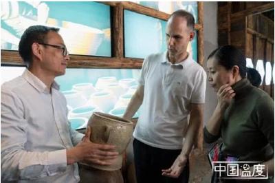 辞了官的清华硕士：告别体制隐居深山种茶，家人都想不通