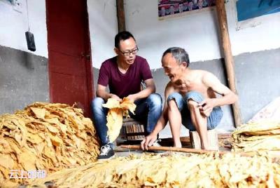 【五佳五好】王祖芳：顶梁柱撑起特殊的四口之家