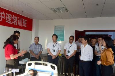 省东西部扶贫协作工作现场推进会考察团到恩施市参观考察