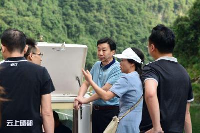州领导到恩施市巡查河长制落实情况