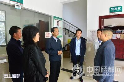 向前进:坚持问题导向 抓实抓好当前各项重点工作