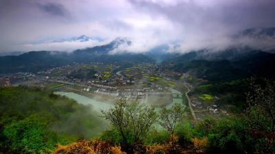 湖北松滋：我家住在白云边上