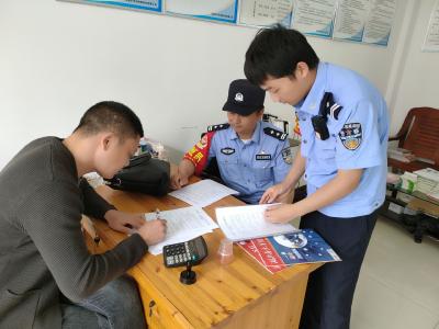 乐乡派出所:民警进企业送“防骗大礼包”