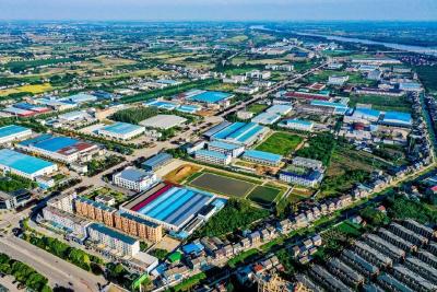 坚持周末跑企业，推动发展不停步