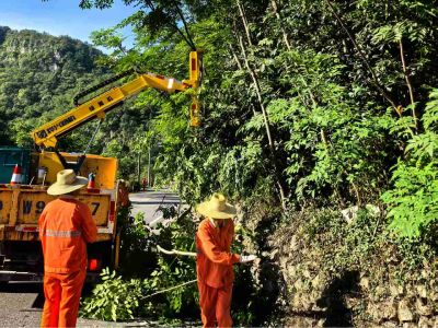 松滋市公路事业发展中心：路域环境整治跑出“加速度”