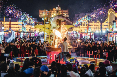 湖北首个由易地扶贫搬迁新建的行政村：如何从家底空空到年收入151万元