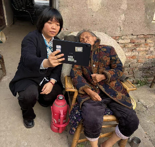 松滋政银联动，上门服务暖民心