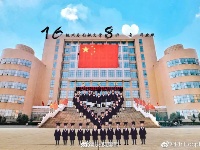 听说，今年的毕业照是这样的！