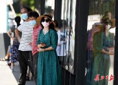 刚刚！湖北连发高温预警！局地将达40℃以上！未来几天...