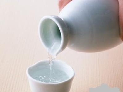 五粮液打不过茅台，向“老乡”挥刀?