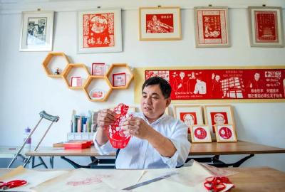 系列非遗剪纸作品再现党的26个重大事件
