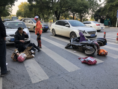 突发！杭州路加油站附近人行横道发生一起交通事故