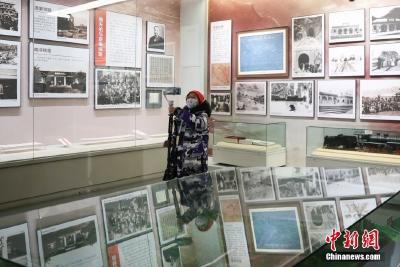中外记者走进中国铁道博物馆 感受“中国速度” 