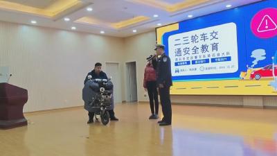 【新闻直通车】“小故事”讲出“大安全” 这场交警宣传比武真有“料”