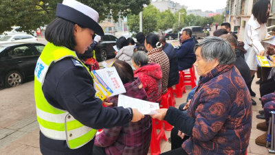 金山社区：交通安全进社区  共筑平安出行路