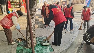 “铜”心清洁家园 干干净净过新年