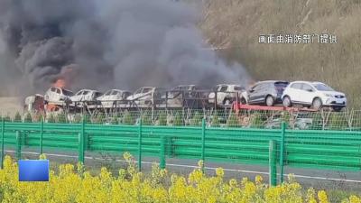 【新闻直通车】挂车自燃 15辆suv被烧 黄石消防火速除险