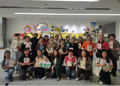 铜花社区举办“书香伴成长 绽放她力量”读书分享会