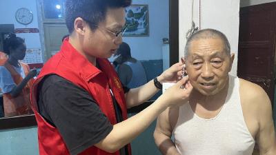 滨湖社区开展适老化改造活动 为特殊老年群体筑起"暖心家"