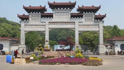 【新闻直通车】旅游不文明行为曝光台  |  五一出游 文明不可丢