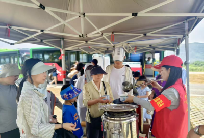仙岛湖高山村 “五一” 志愿服务获游客点赞