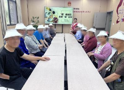 胜利社区开展“‘帽’美如花 把爱‘戴’回家”助残手工DIY活动