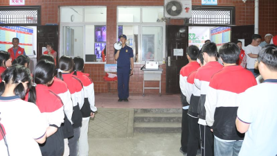 下陆区消防救援大队：夜间实战消防演练 筑牢校园宿舍安全防线