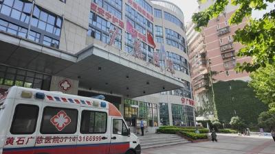【新闻直通车】小兰帮忙  |  禁止停车出于安全考虑 新停车区正在推进