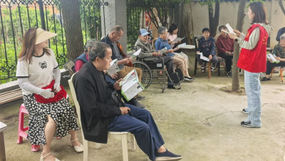 东方路社区开展“分类齐参与，低碳新时尚”垃圾分类宣传活动