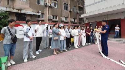“网”罗消防技能 网格员变身社区“防火墙”