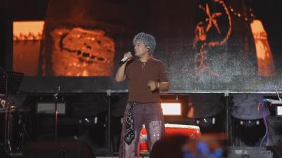 【新闻直通车】星光闪耀 唱响黄石  |  海来阿木：桃花鳜鱼很好吃 黄石人很热情