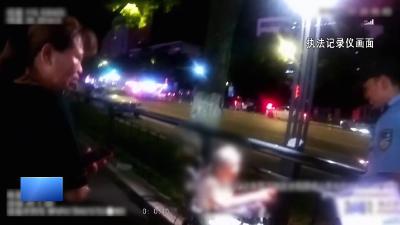【新闻直通车】轮椅婆婆夜晚迷途街头 警民携手护送归家