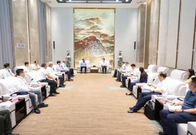 郄英才与高启全、毛嘉明等嘉宾客商座谈