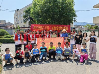 巧手拼贴千年韵 童心传承“非遗”情