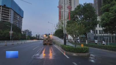 【新闻直通车】高温不止 抗旱保绿不休